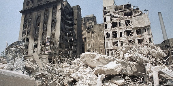 Heavily damaged buildings in Mexico City, Dec. 1, 1985. (AP Photo/David Tenenbaum)